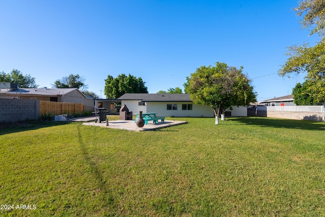 view of yard with a patio