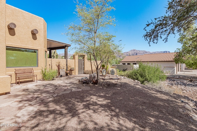 view of yard with a patio and a mountain view