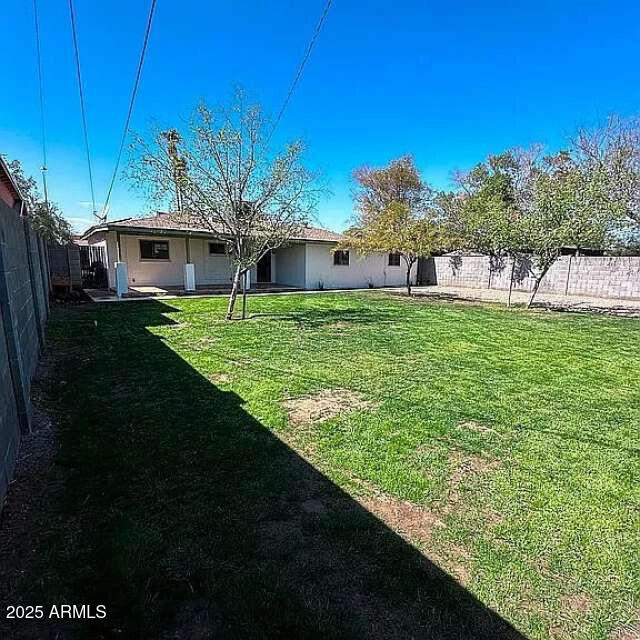 view of yard featuring a fenced backyard