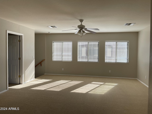 carpeted empty room featuring ceiling fan