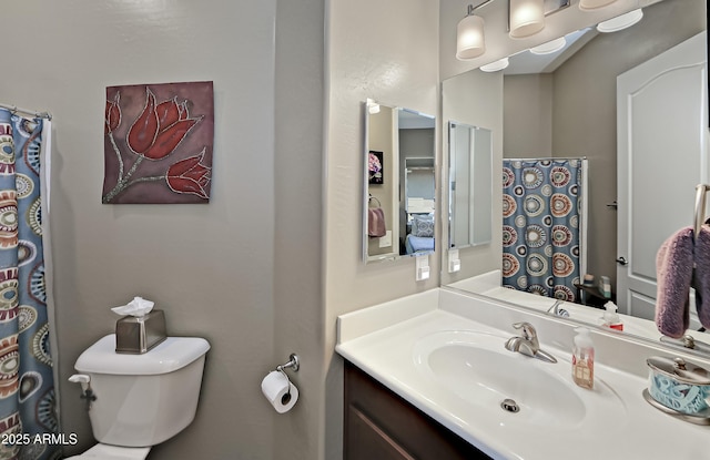 932 N Gomez St, Dewey, AZ 86327 - full bath featuring vanity and a shower with curtain