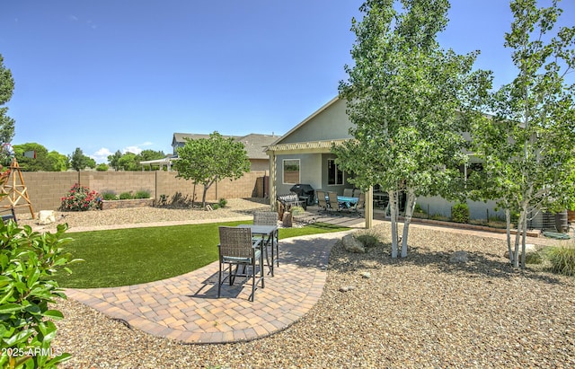 932 N Gomez St, Dewey, AZ 86327 - fenced backyard with a patio