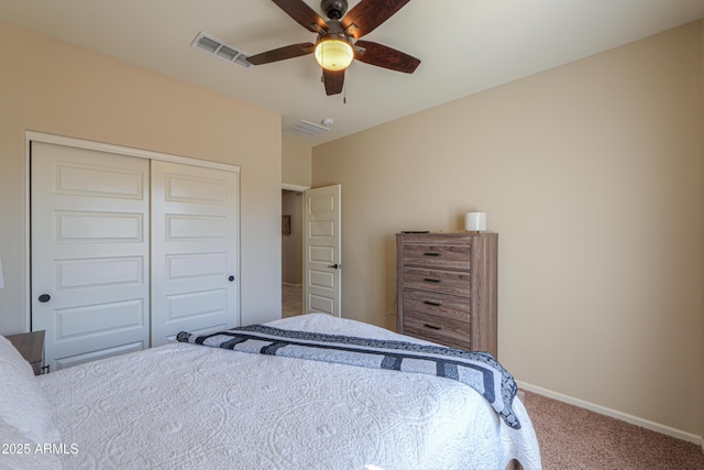 bedroom featuring carpet floors, ceiling fan, and a closet