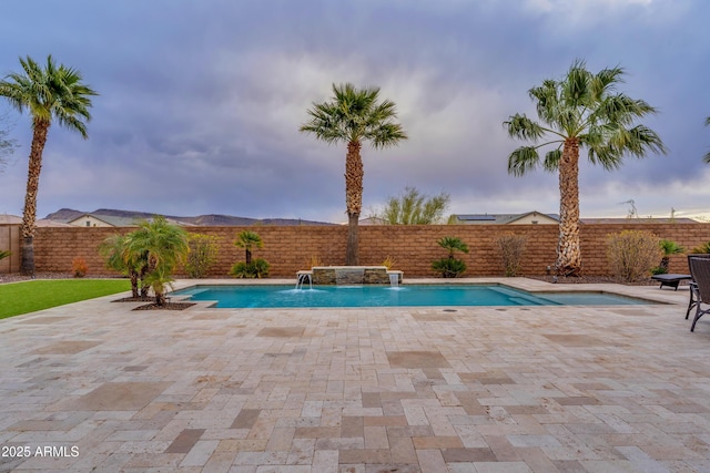 view of pool with pool water feature