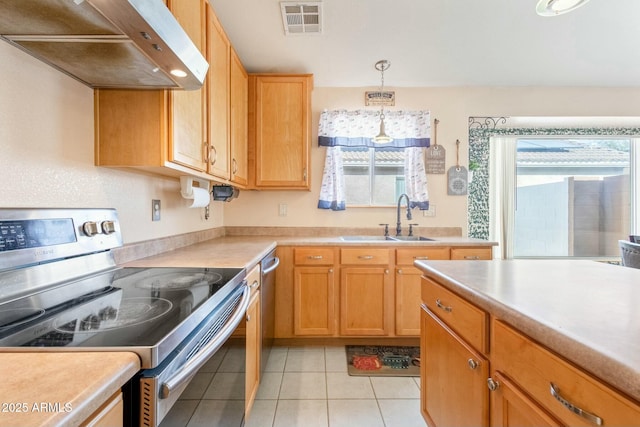 kitchen featuring sink, stainless steel electric range, light tile patterned floors, range hood, and decorative light fixtures