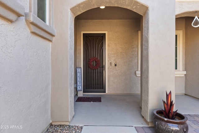 property entrance featuring stucco siding