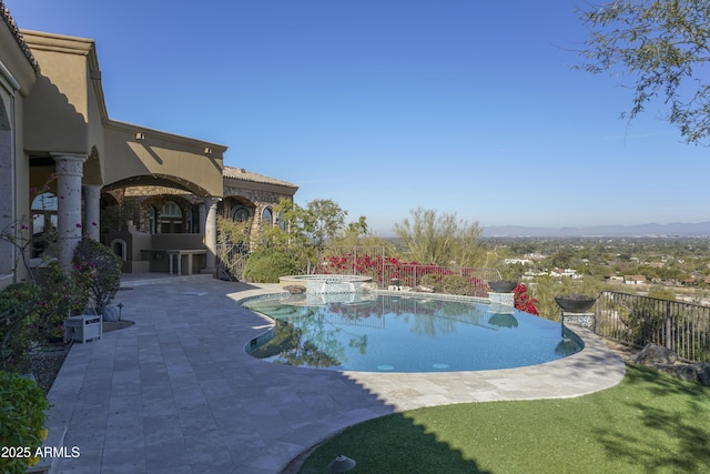 view of swimming pool featuring a mountain view, an in ground hot tub, and a patio