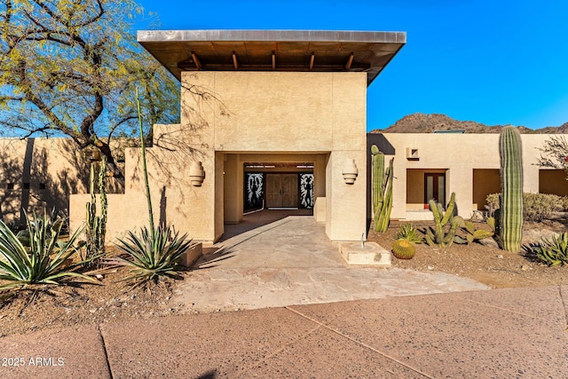 entrance to property with stucco siding