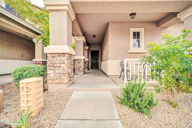 entrance to property with stucco siding