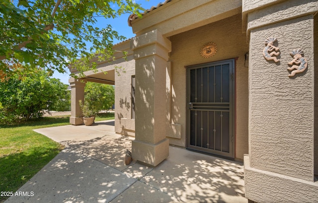 2311 W Dobbins Rd, Phoenix, AZ 85041 - entrance to property featuring a patio and stucco siding
