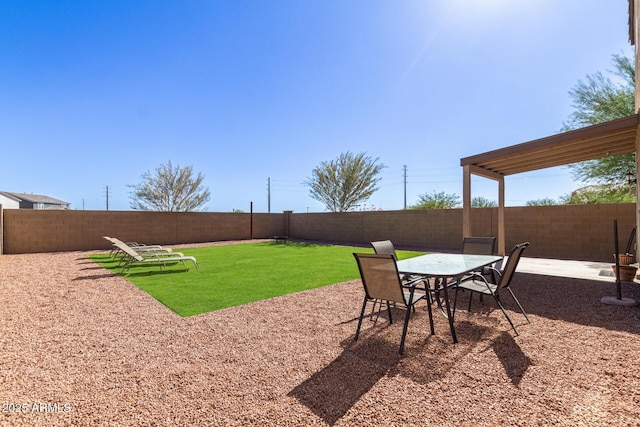 view of yard featuring a patio