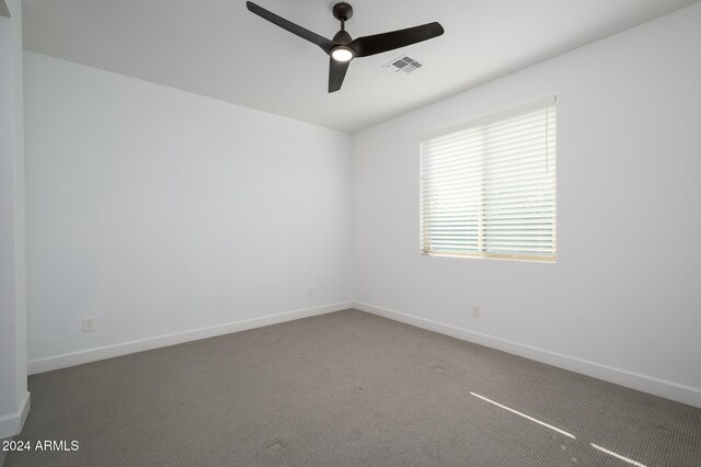 carpeted empty room featuring ceiling fan