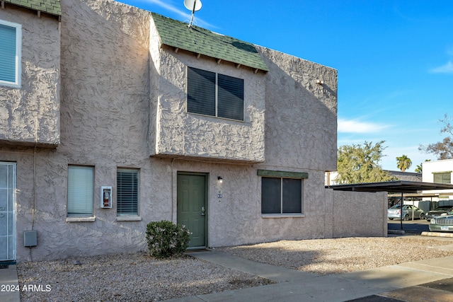 view of front of property featuring a carport