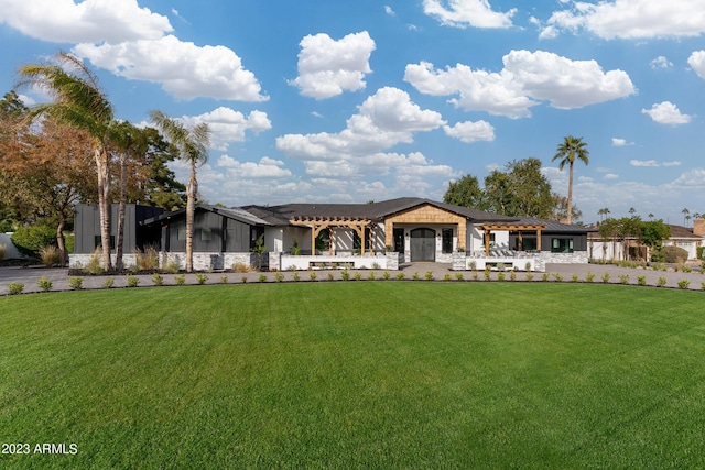 view of front of home featuring a pergola and a front yard