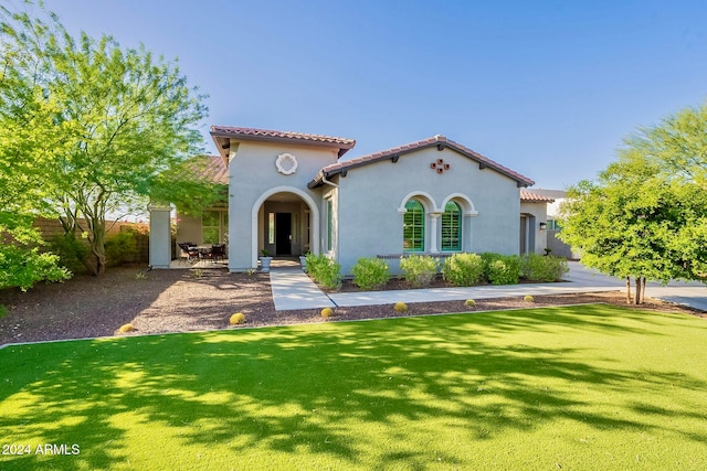 view of front of home with a front yard