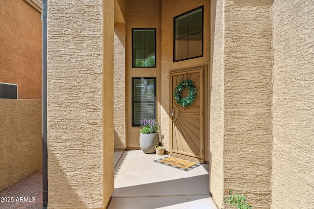 property entrance featuring stucco siding