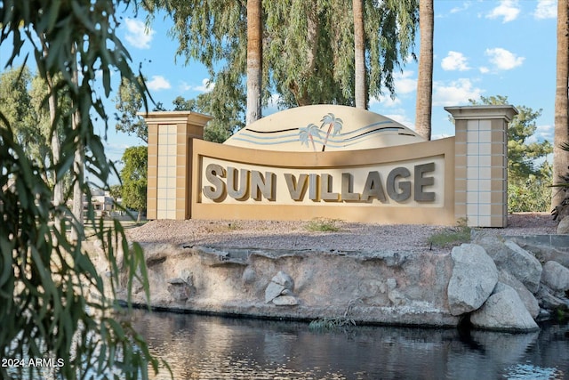 community / neighborhood sign featuring a water view