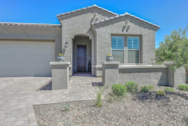 view of front of house featuring a garage