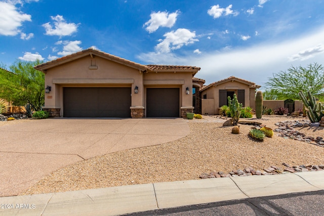 view of front facade featuring a garage