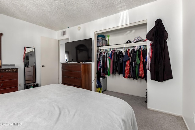 7506 N 47th Dr, Glendale, AZ 85301 - bedroom featuring a textured ceiling, a closet, carpet, and visible vents