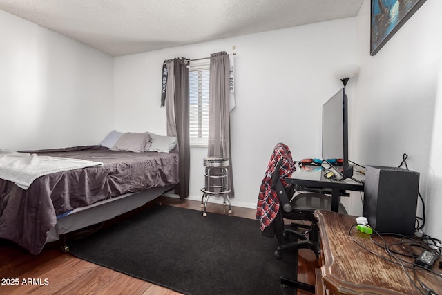 7506 N 47th Dr, Glendale, AZ 85301 - bedroom with wood finished floors and a textured ceiling