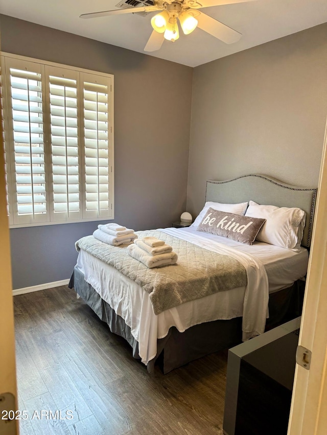 bedroom featuring dark wood-style floors, ceiling fan, and baseboards