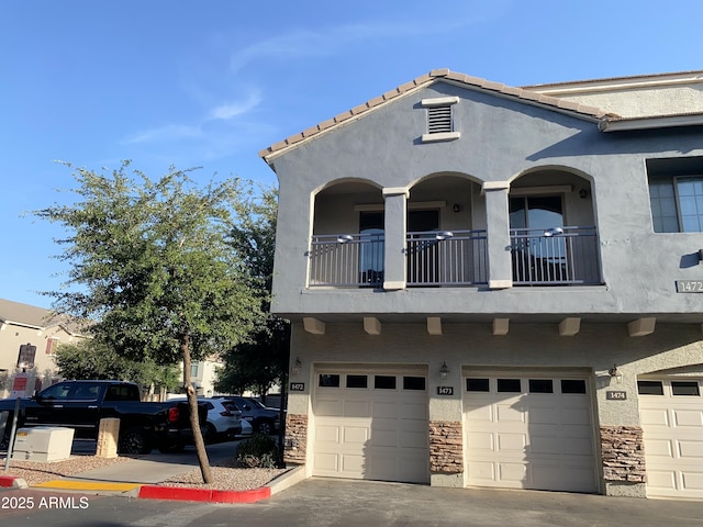 2402 E 5th St Unit 1472, Tempe, AZ 85288 - view of building exterior featuring an attached garage