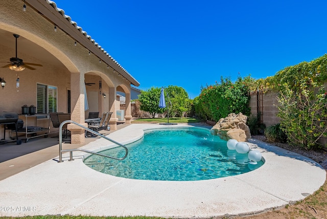 10691 E 37th Pl, Yuma, AZ 85365 - view of pool with a fenced backyard, a ceiling fan, a fenced in pool, and a patio