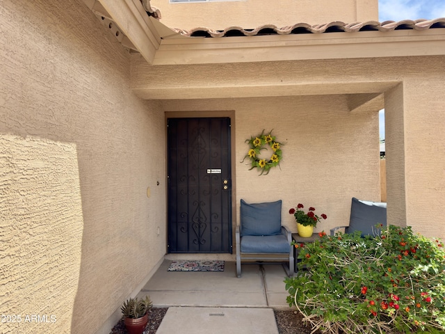 view of exterior entry with stucco siding