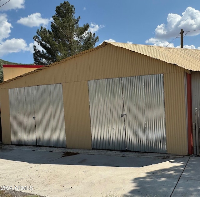 view of outbuilding