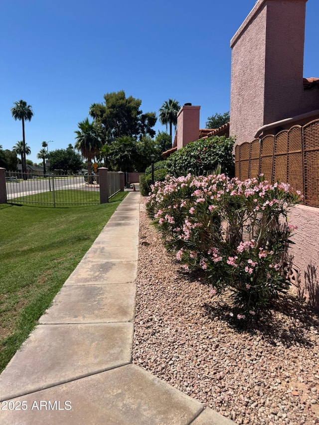 1075 E Chandler Blvd Unit 220, Chandler, AZ 85225 - view of yard