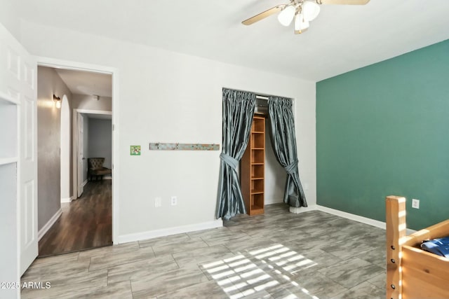 unfurnished room with ceiling fan