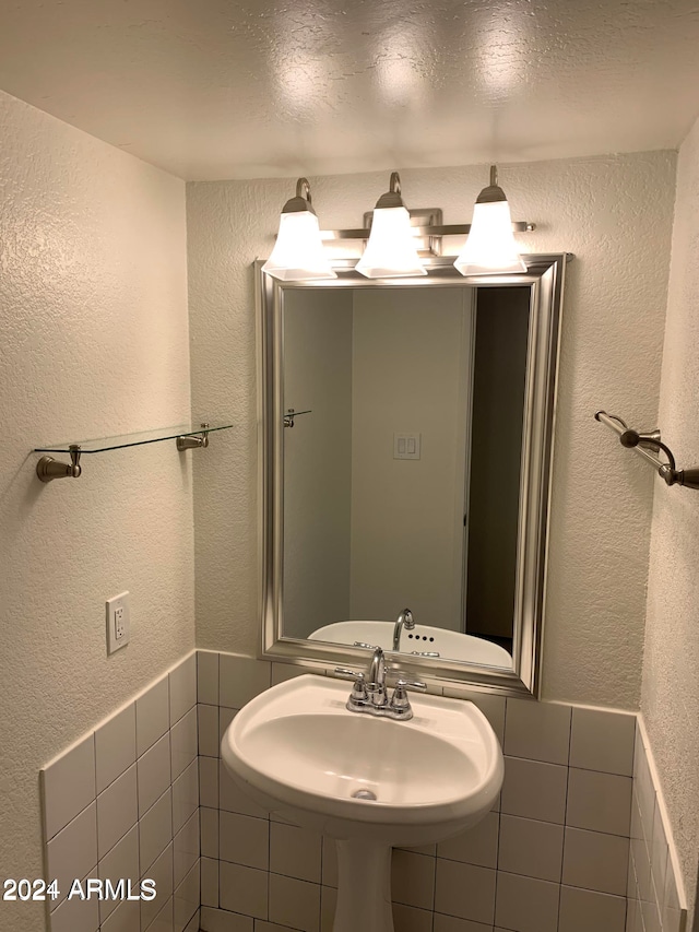 bathroom with sink