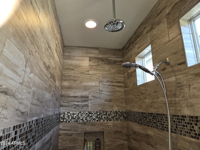 bathroom featuring a tile shower