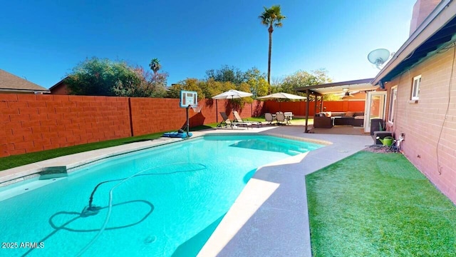 view of swimming pool featuring a ceiling fan, a fenced in pool, a fenced backyard, a patio area, and an outdoor living space