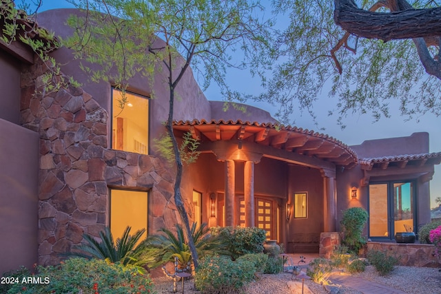 view of front of property with a pergola