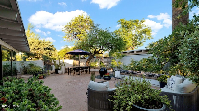 5714 N 11th St, Phoenix, AZ 85014 - fenced backyard featuring outdoor dining space and a patio area