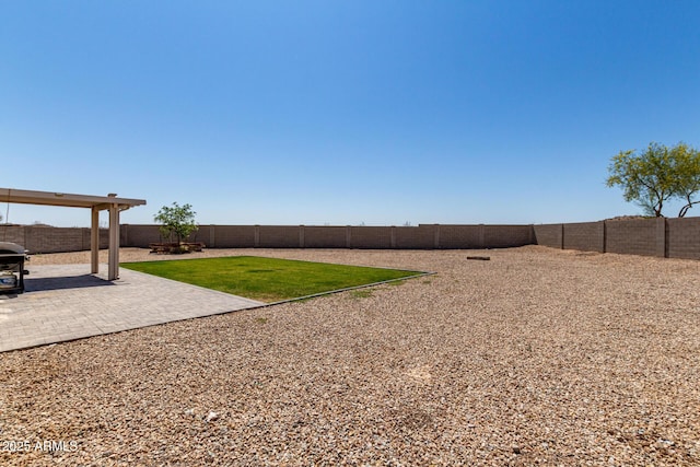 23332 N Serenity Trl, Florence, AZ 85132 - fenced backyard with a patio