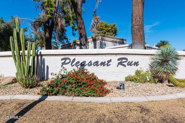 view of community / neighborhood sign