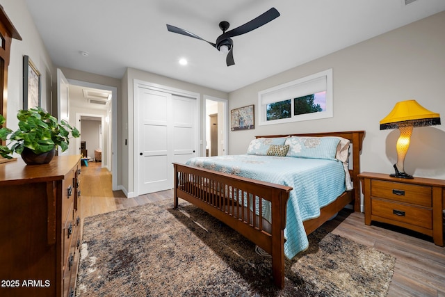1500 W Pinetree Ct, Show Low, AZ 85901 - bedroom featuring wood finished floors, recessed lighting, a ceiling fan, and a closet