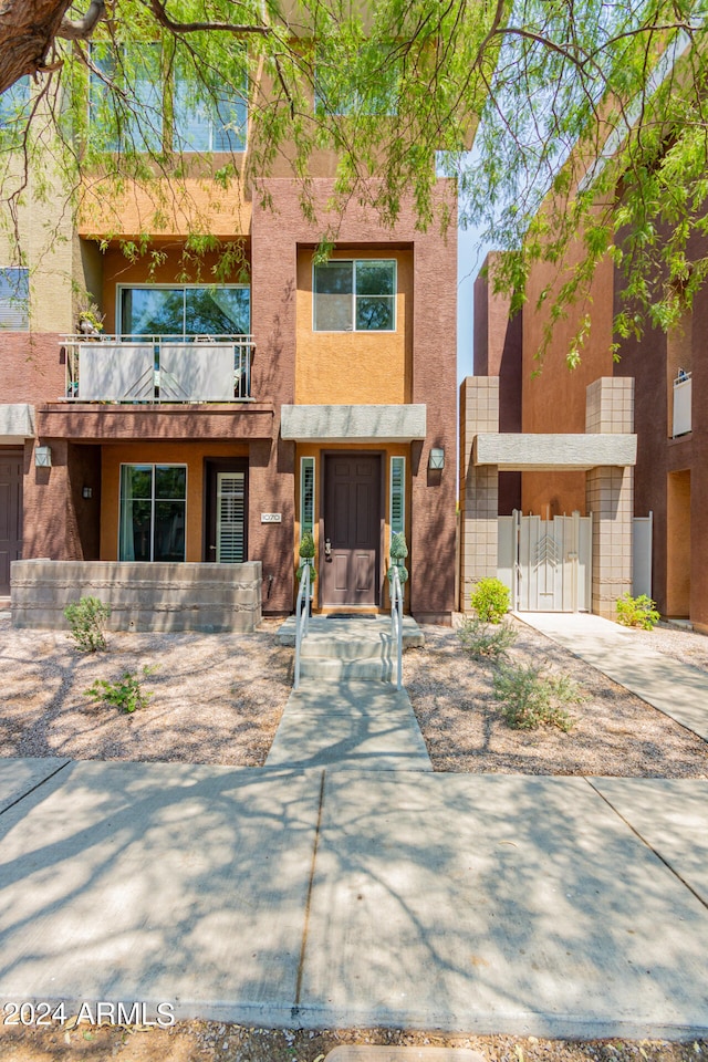 view of front of property with a balcony