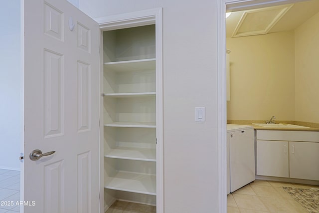 closet with sink