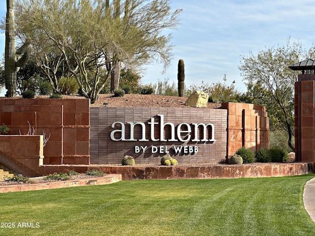 community sign with a lawn