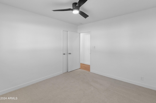 carpeted empty room featuring ceiling fan