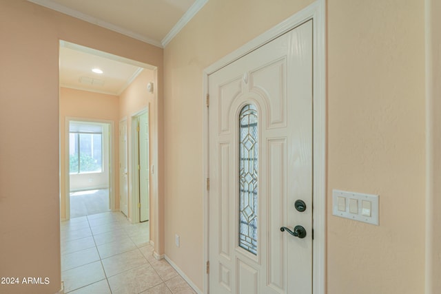 foyer featuring light tile patterned flooring, visible vents, baseboards, and ornamental molding