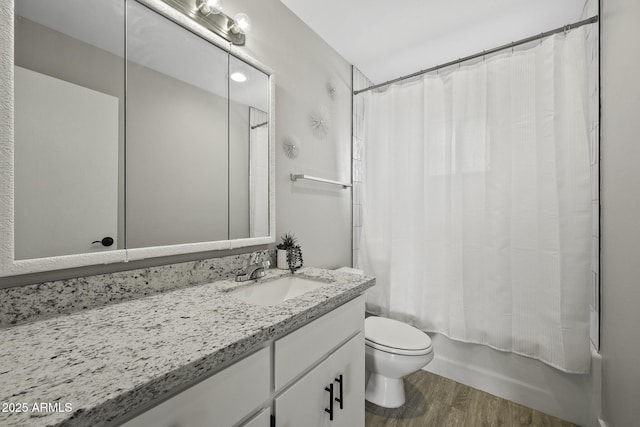 5148 E Edgewood Cir, Mesa, AZ 85206 - bathroom featuring wood finished floors, vanity, and shower / bath combo with shower curtain