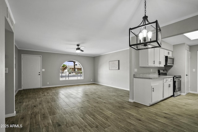 5148 E Edgewood Cir, Mesa, AZ 85206 - kitchen featuring appliances with stainless steel finishes, crown molding, ceiling fan, white cabinets, and wood finished floors