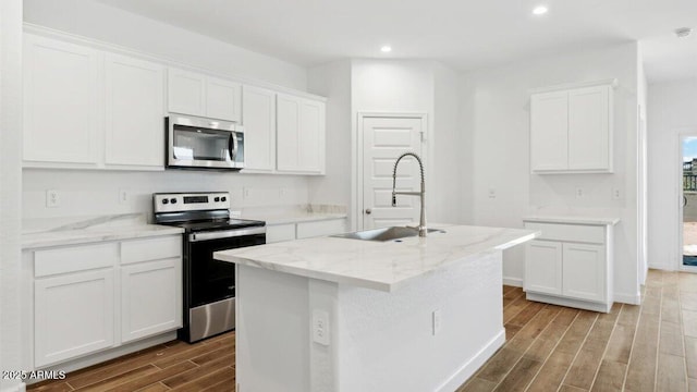 5842 E Axle Ln, San Tan Valley, AZ 85140 - kitchen with stainless steel appliances, a sink, wood finished floors, recessed lighting, and white cabinets