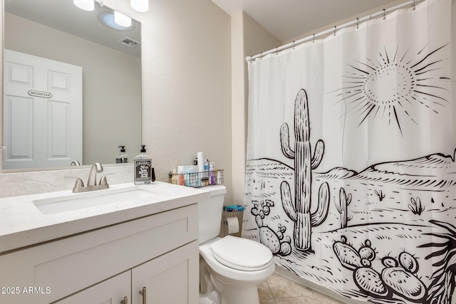 full bath with tile patterned flooring, visible vents, toilet, a shower with curtain, and vanity