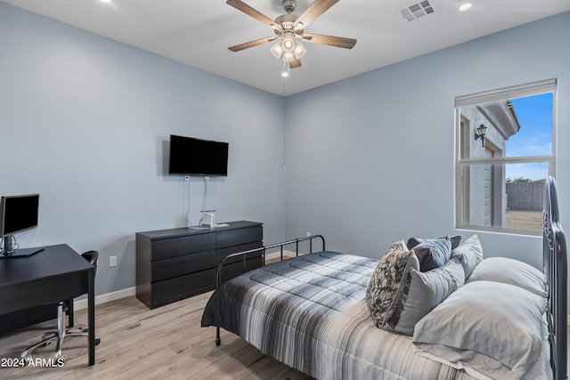 bedroom featuring a ceiling fan, baseboards, visible vents, light wood finished floors, and recessed lighting